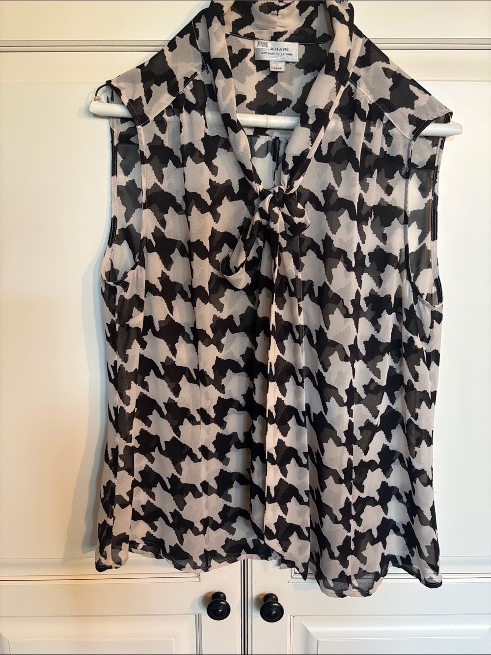Tahari Arther S Levine Black and White  Houndstooth Tie-Neck Sleeveless sheer